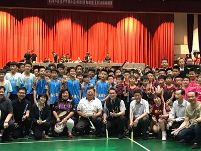 中市國小盃羽球賽　360名選手參賽